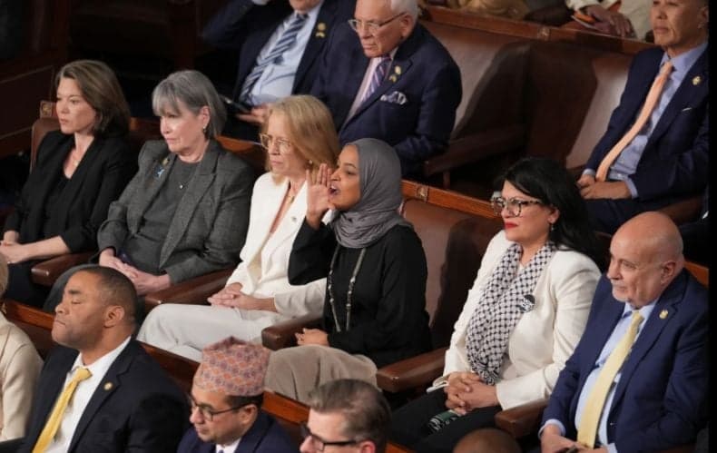 Trump Desak 2 Muslimah Anggota DPR AS Dideportasi, Kenapa?