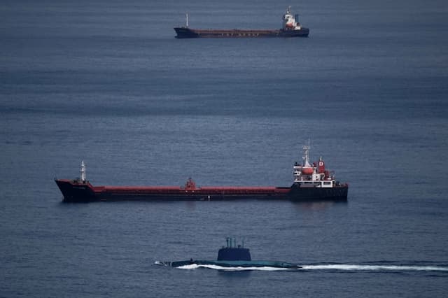 Balas Dendam! Iran Tutup Selat Hormuz, Larang Kapal Apa pun Melintas