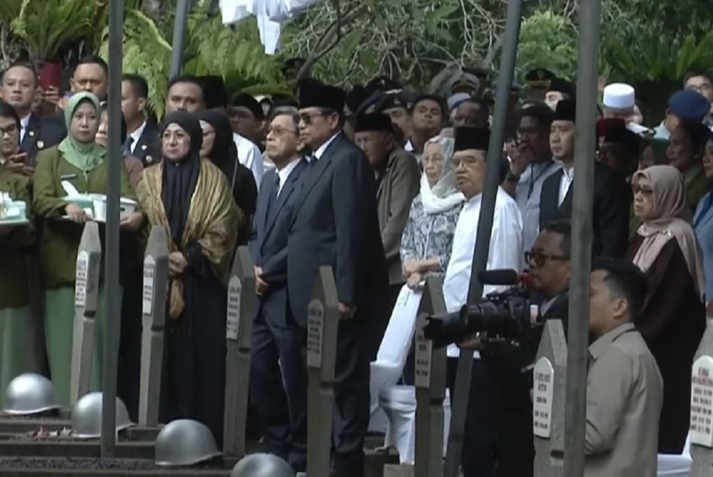 SBY, JK hingga Boediono Hadiri Pemakaman Try Sutrisno di TMP Kalibata