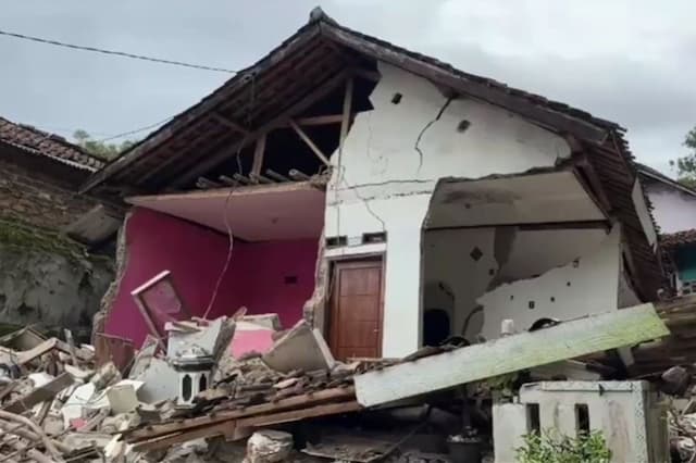 Tanah Bergerak Terjang Sukabumi! 90 Rumah Rusak, 112 KK Mengungsi