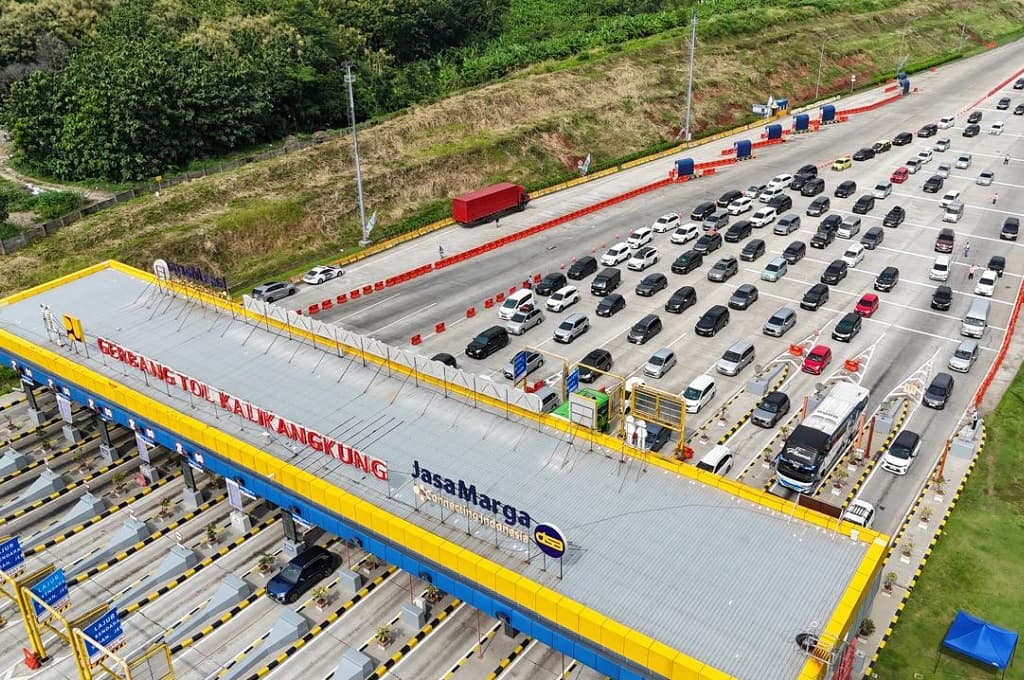 GT Kalikangkung dan Pejagan Dipadati Pemudik, Kendaraan Masuk Jateng Melonjak