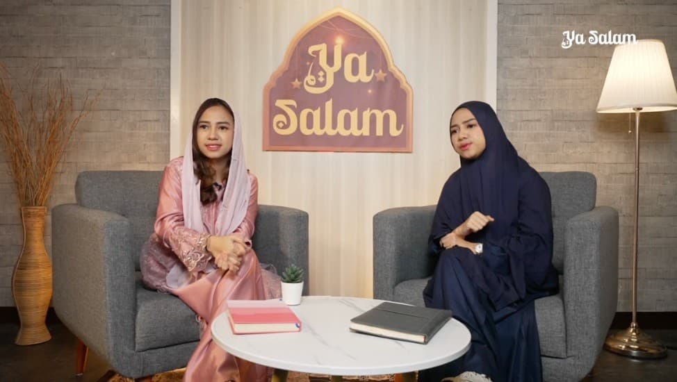 Madam Curhat soal Mantan di Bukber, Azia dan Umi Riza Auto Geleng-Geleng