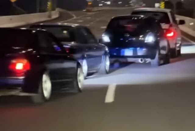 Viral Konvoi Mobil Zig-zag di Tol Becakayu, Polisi Buru Pengemudi