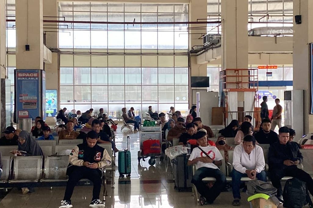 Sejumlah Penumpang Bus di Terminal Pulogebang Mudik Lebih Awal, Hindari Macet