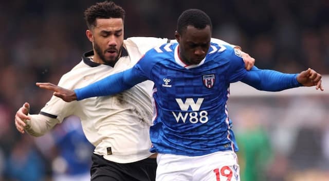 Tragis! Sunderland Kuasai Pertandingan tapi Disingkirkan Port Vale di Piala FA, Lapangan Jadi Biang Keladi