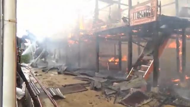 Kebakaran di Permukiman Padat Wajo, 5 Rumah dan 1 Mobil Hangus