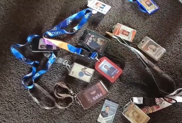 Jurnalis Protes Buang ID Card usai Diusir Liput Arahan Gubernur Pasca-OTT Bupati Pekalongan