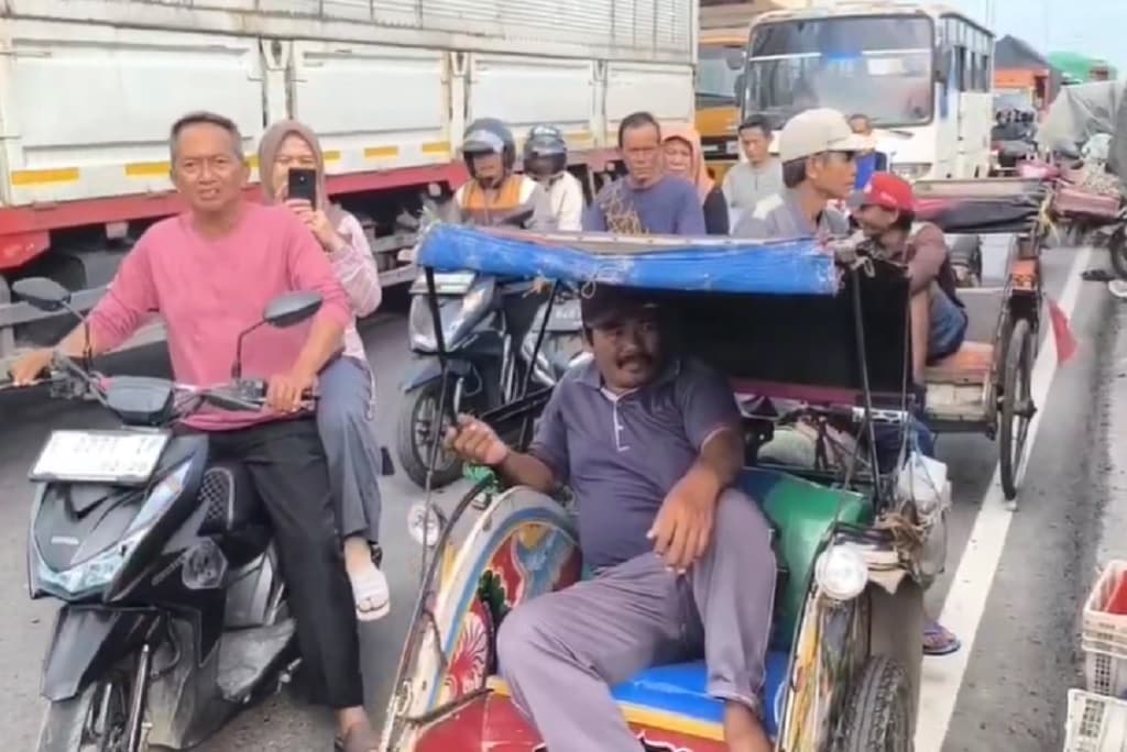 Dilarang Beroperasi saat Arus Mudik, Tukang Becak di Cirebon Tagih Kompensasi