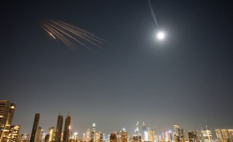 Iran Siap Ladeni Serangan AS: Kami Punya Banyak Kejutan!