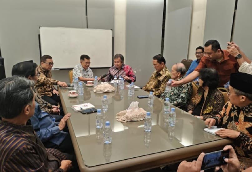 JK Kumpulkan Para Mantan Dubes di Rumahnya, Bahas Apa?