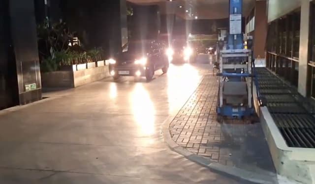 Terjaring OTT KPK, Bupati Cilacap Cs Tiba di Jakarta