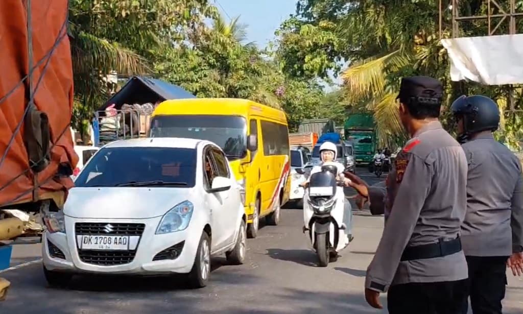 Jalur Gilimanuk-Denpasar Lumpuh Total, Kendaraan Pemudik Terjebak Macet 36 Km