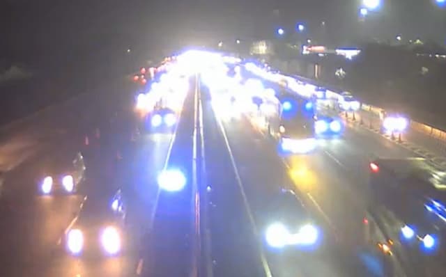 Contraflow Tol Japek Diberlakukan dari KM 36 hingga KM 70 Malam Ini