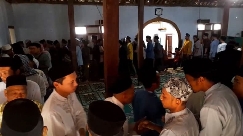 Jemaah Tarekat Syattariyah di Ponorogo Gelar Salat Idulfitri Lebih Awal