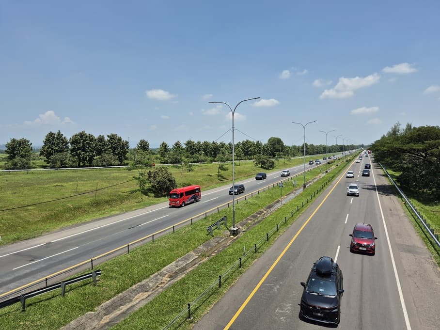 H-2 Lebaran, Arus Lalu Lintas di Jalan Tol Cipali Ramai Lancar