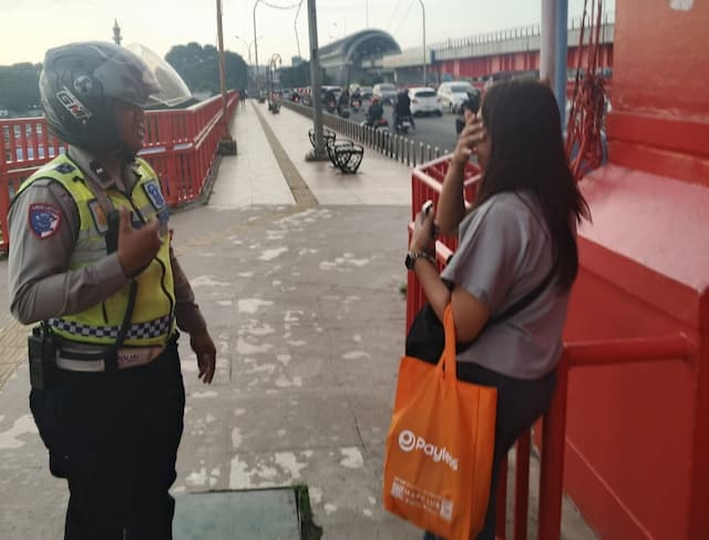 Respons Cepat, Layanan 110 Polda Sumsel Selamatkan Warga Coba Akhiri Hidup di Jembatan Ampera