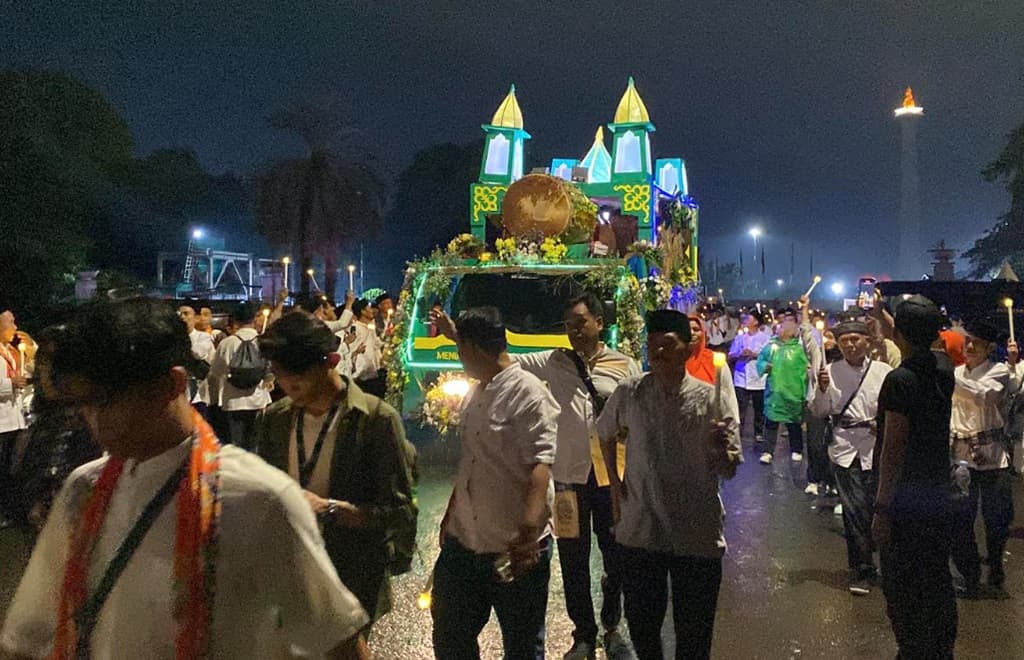 Pawai Obor Mulai Bergerak dari Monas, Takbir Berkumandang di Jalan Thamrin-Sudirman 