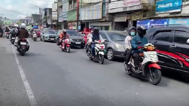 Antrean Kendaraan Menuju Jakarta Mengular dari Karangtengah hingga Simpang Cikidang