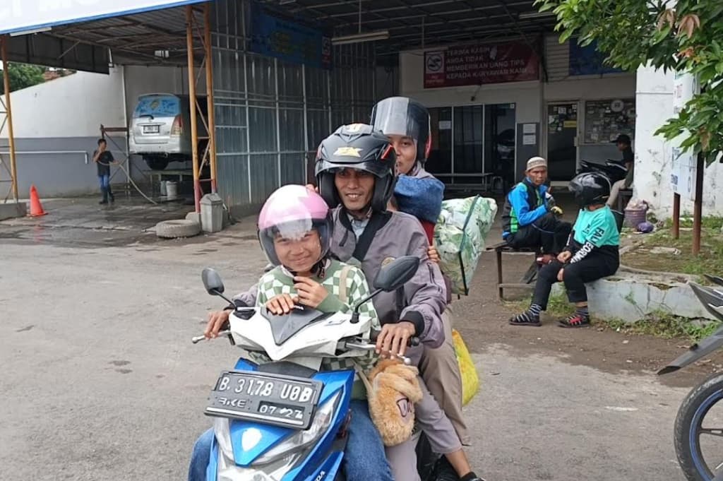 Kisah Pemudik Bonceng Istri dan 2 Anak, Pilih Naik Motor demi Hemat Biaya ke Jakarta