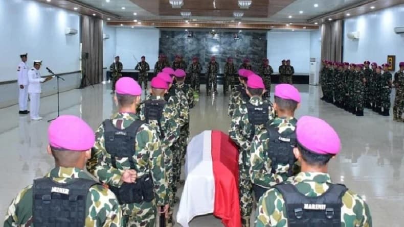 Berduka, Pangkormar Pimpin Upacara Pelepasan Jenazah 2 Marinir Gugur Diserang KKB