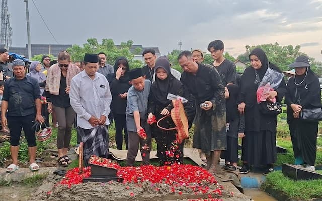 Innalillahi, Ibunda Anji Manji Meninggal Dunia