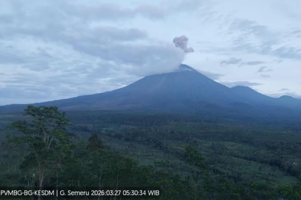 Gunung Semeru Meletus 2 Kali Hari Ini, Semburkan Abu Vulkanis Setinggi 1.000 Meter
