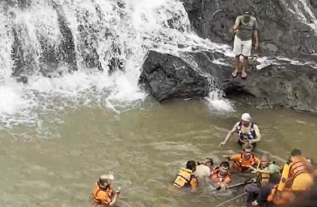 Tragis! Niat Tolong Teman, 2 Remaja Tewas Tenggelam di Air Terjun Watu Bobot Jepara