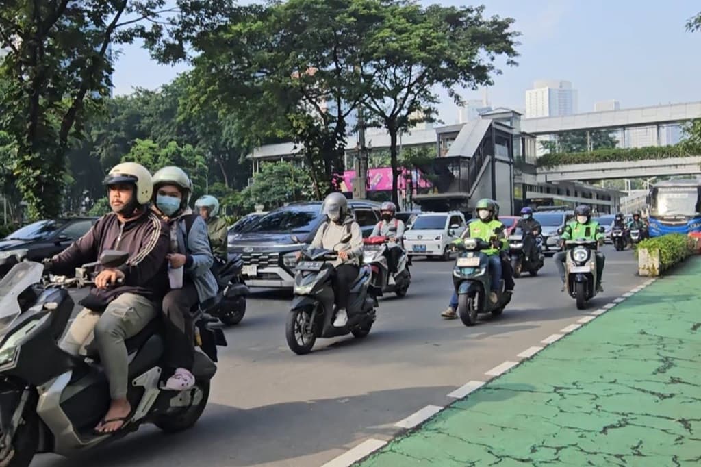 Hari Pertama Masuk Sekolah usai Libur Lebaran, Lalin di Sejumlah Titik Jakarta Macet