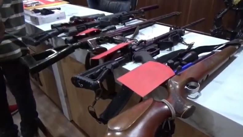 2 Orang Ditangkap di Jember, Miliki Senpi Rakitan dan Nekat Jual Narkoba secara Terbuka