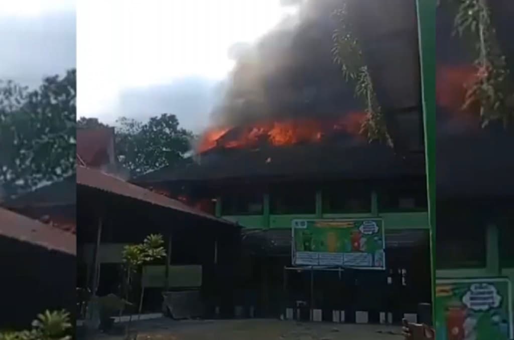 Kebakaran di Samarinda, 8 Ruang Kelas SMPN 2 Hangus Dilalap Api
