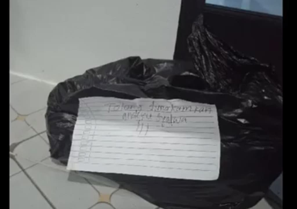 Sambas Geger! Mayat Bayi Terbungkus Plastik Ditemukan di Pintu Masjid