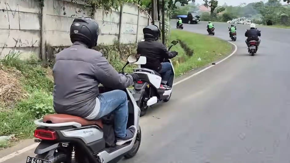 Harga BBM Terancam Naik, Davigo Dukung Pemerintah Percepat Adopsi Motor Listrik