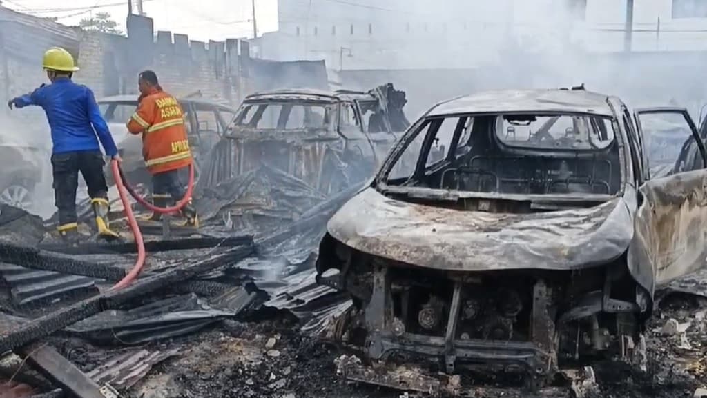 Gudang Penitipan Kendaraan di Asahan Terbakar Hebat, 19 Mobil dan 3 Motor Ludes