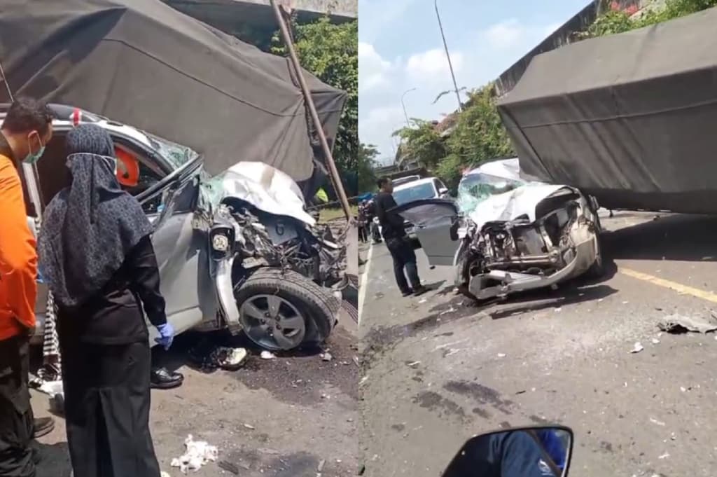 Kecelakaan di Bojonegoro, SUV Tabrak Truk di Bawah Flyover Ngraho usai Gagal Menyalip