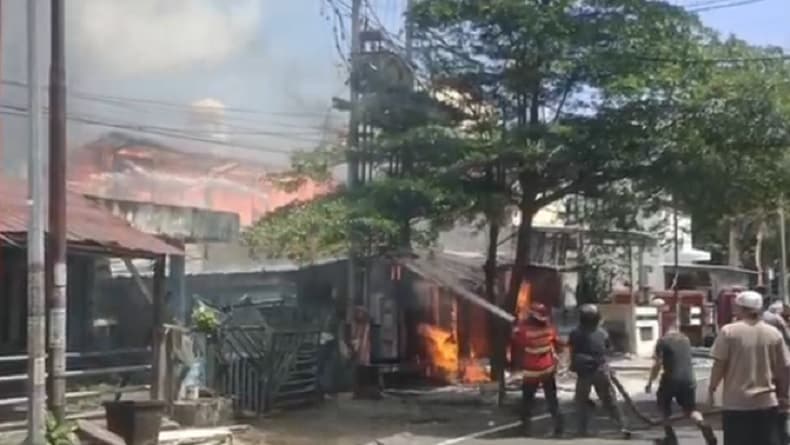 Warung Makan di Ternate Ludes Terbakar, Api Diduga dari Kompor