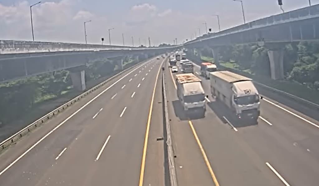 Tol Jakarta-Cikampek Dipadati Kendaraan pada Momen Libur Panjang