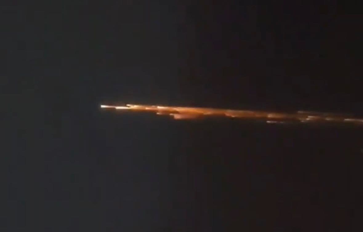 Benda Bercahaya di Langit Lampung yang Viral di Medsos Bukan Meteor, Ini Alasannya!