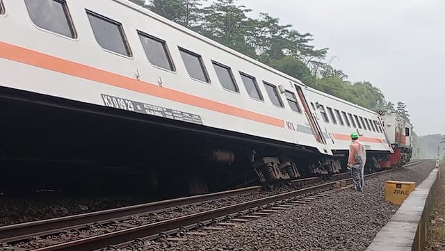 Jalur Utara Padat Imbas KA Bangunkarta Anjlok di Bumiayu, Waspadai Pelintasan Sebidang 