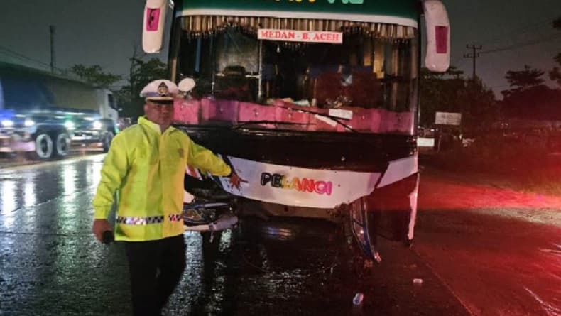 Bus Nyalip Tabrak Daihatsu Sirion di Pekanbaru, 1 Orang Tewas 1 Luka