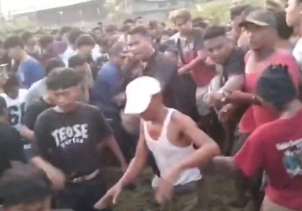 Pelaku Jambret di Karawang Kritis Diamuk Massa usai Sembunyi 3 Jam dalam Empang