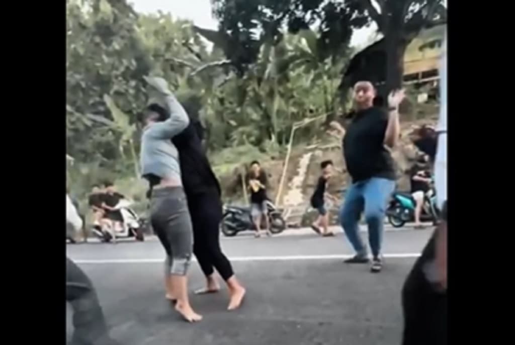 Viral Duel Sengit 2 Wanita di Parepare Rebutan Pria, Jadi Tontonan Warga
