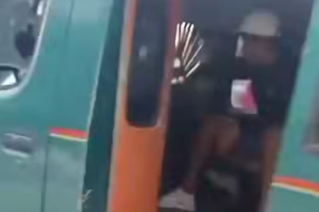 Mencekam! Aksi Begal Bersajam dalam Angkot di Medan, 2 Penumpang Perempuan Nekat Lompat