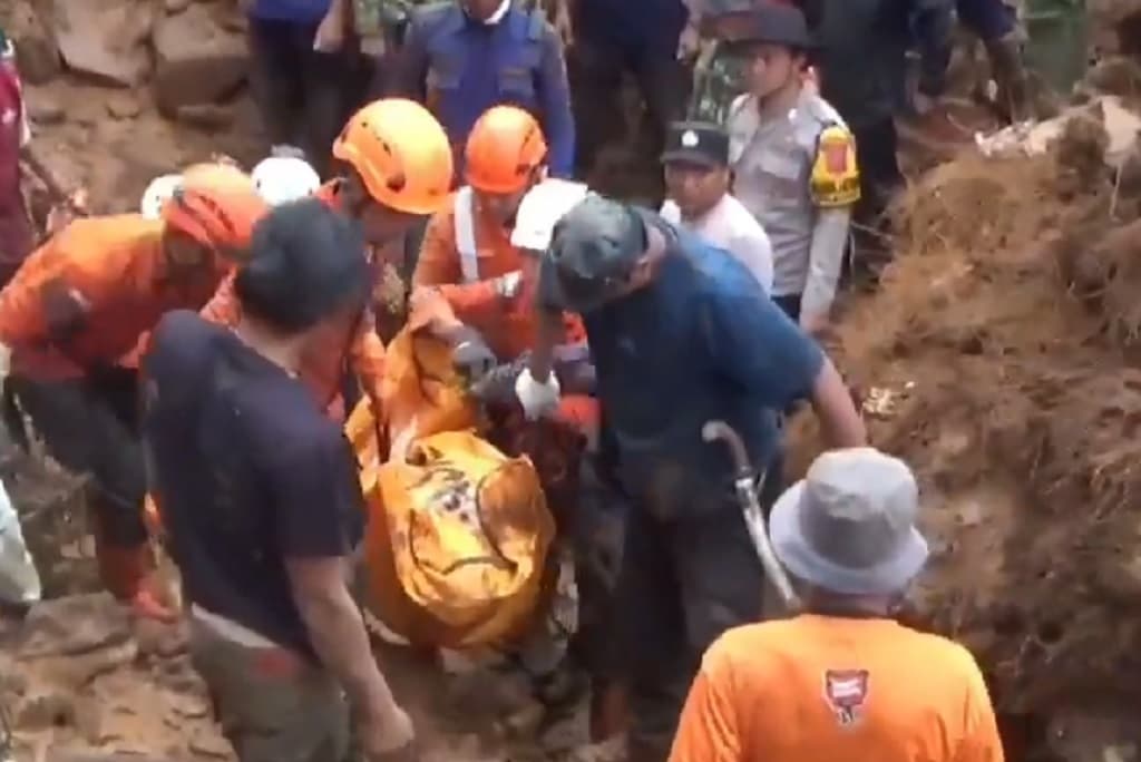 Korban Longsor di Sumedang Ditemukan Tewas Dalam Kamar, Evakuasi Dramatis