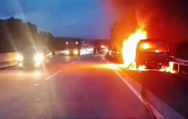 Mobil Derek Angkut Alat Berat Terbakar di Tol Bakauheni, Kerugian Miliaran Rupiah