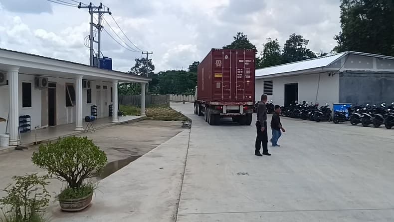 Puluhan Buruh di Lampung Diduga PHK Lewat WA, Perusahaan Sebut Pemberitahuan Libur