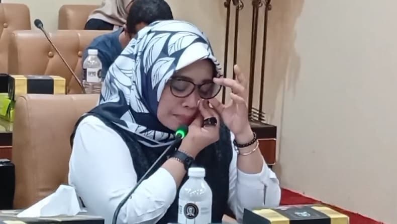 Tangis Ibu Korban Peluru Nyasar Marinir Pecah di DPRD Jatim, Minta Keadilan untuk Anak