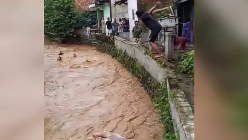 Wanita Hanyut di Sungai Cibanjaran Bandung Ditemukan Tewas, 1 Penolong Hilang