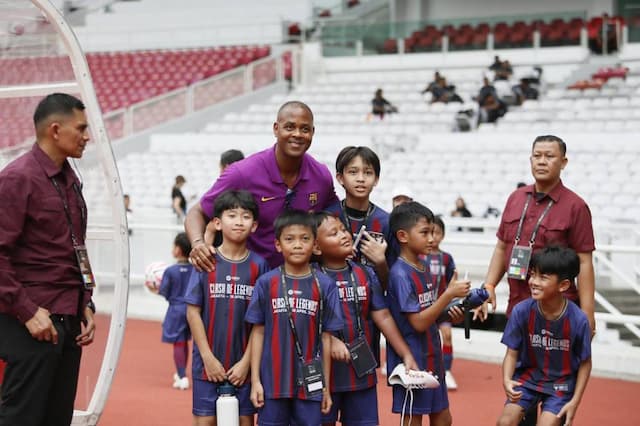 Patrick Kluivert Diserbu Fans di SUGBK, Eks Pelatih Timnas Jadi Bintang Clash of Legends