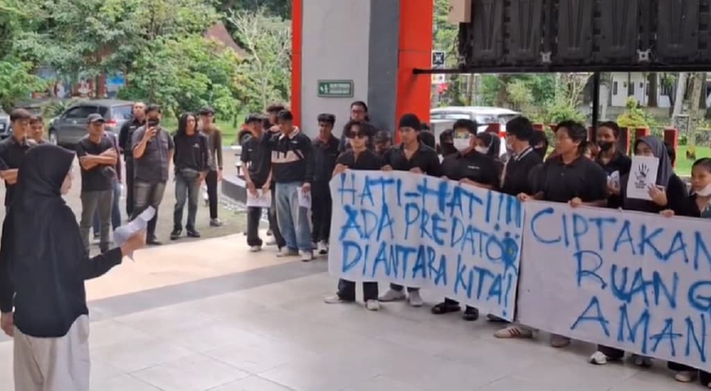 Kasus Dugaan Pelecehan di FH UNEJ, Mahasiswa Demo Tuntut Pelaku Ditangkap