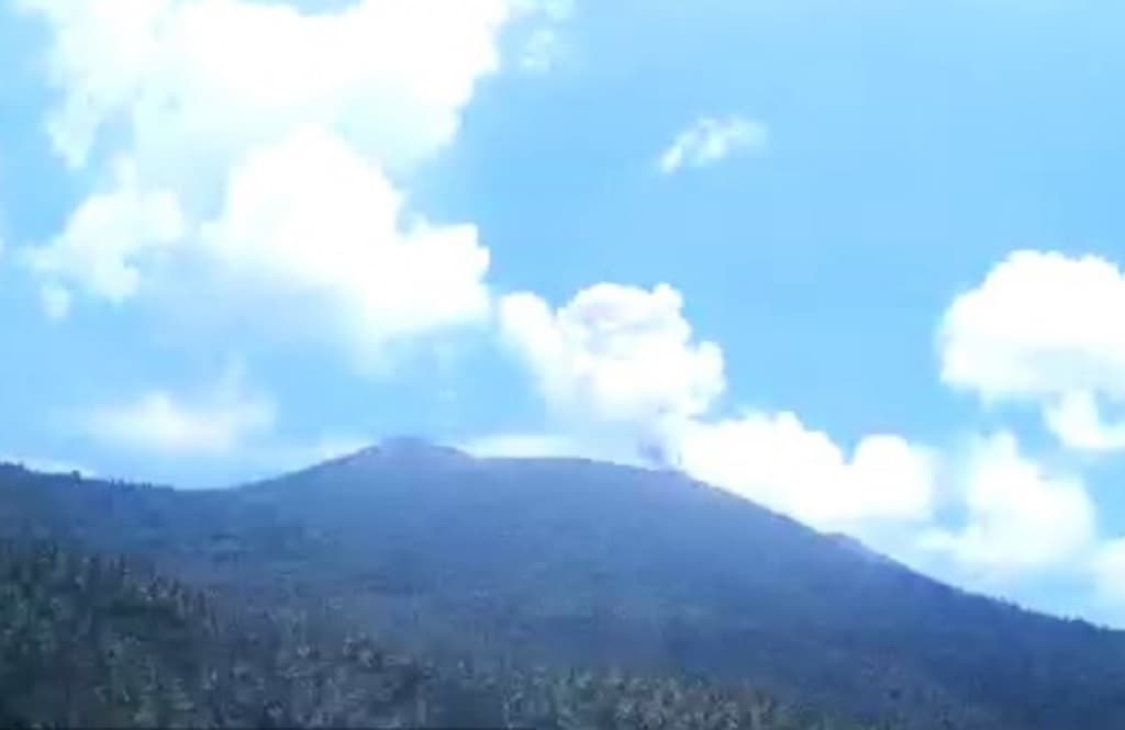 Gunung Ibu 6 Kali Meletus Hari Ini, Muntahkan Abu Vulkanik 600 Meter